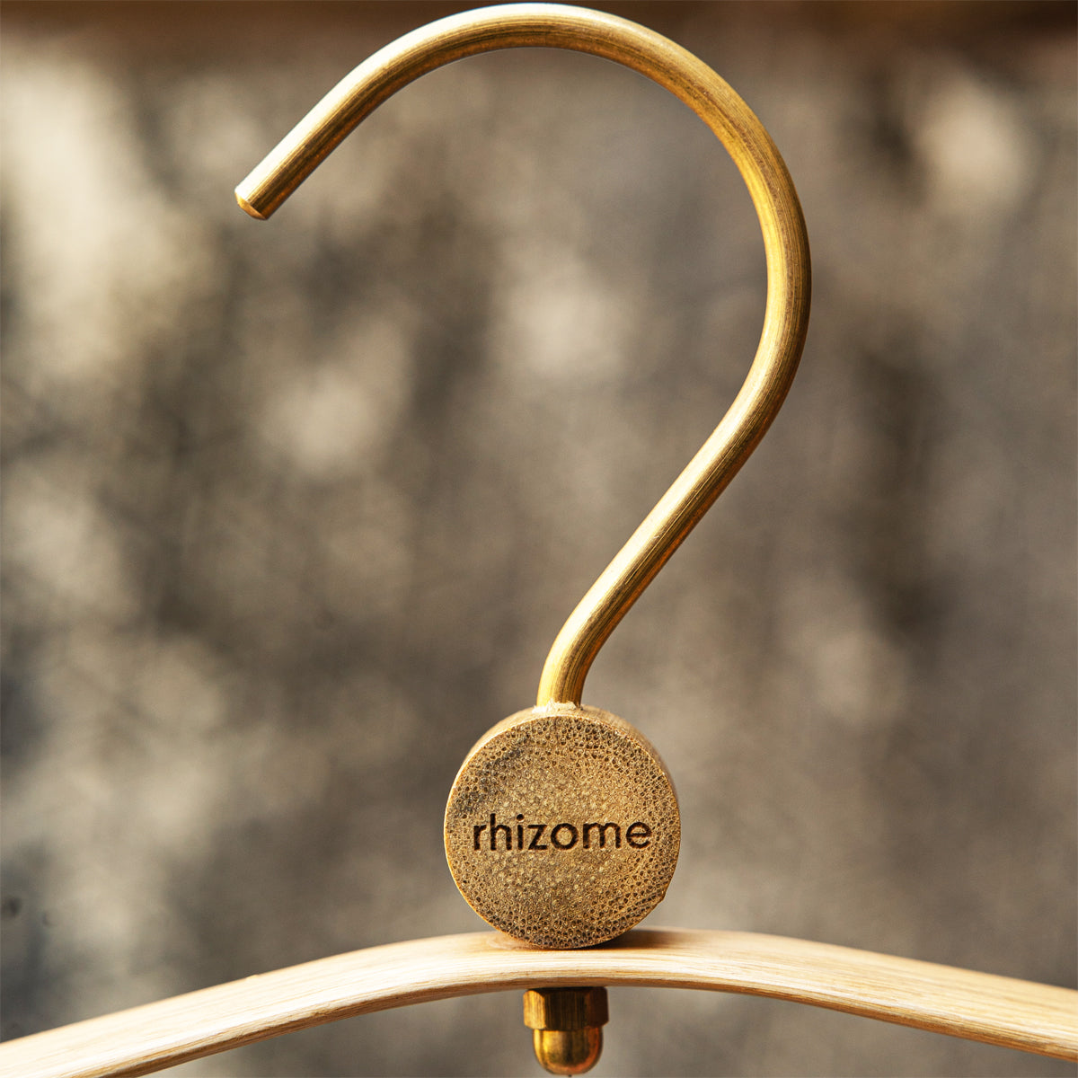 ELEGANT HANGER WITH LOGO DISC - Set of 12 pcs