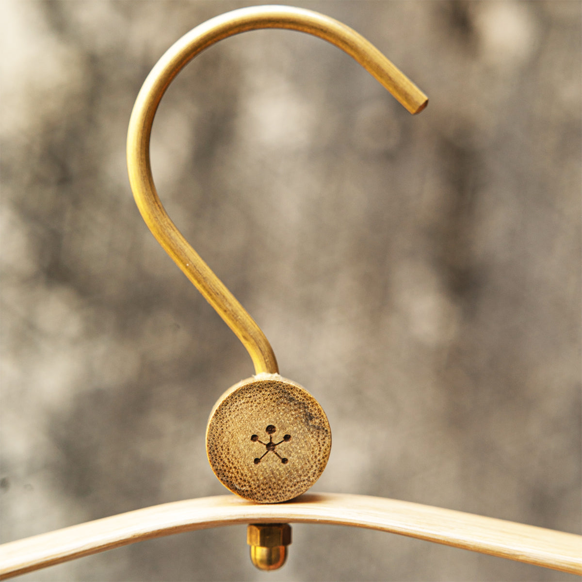 ELEGANT HANGER WITH LOGO DISC - Set of 12 pcs