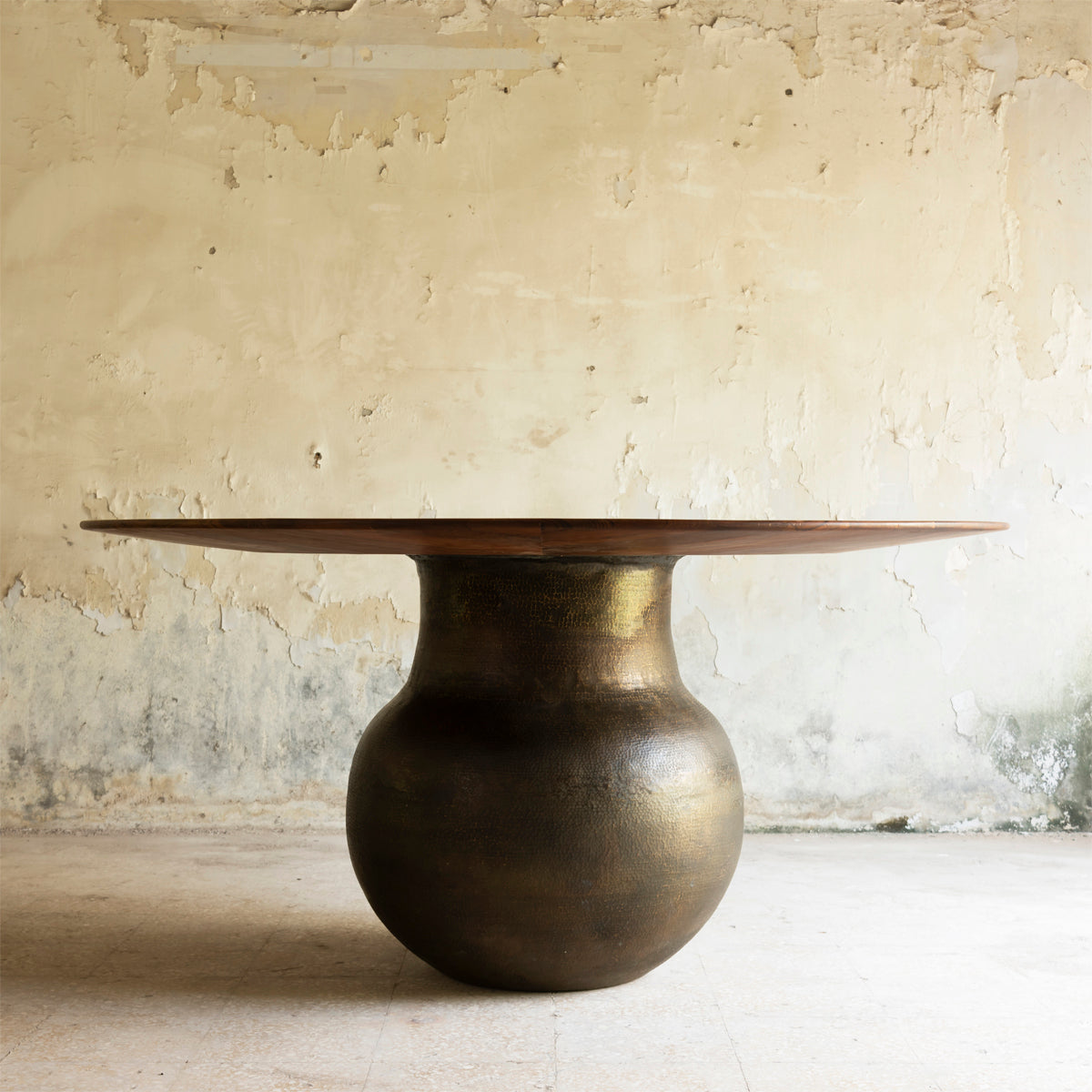 LOTA DINING TABLE