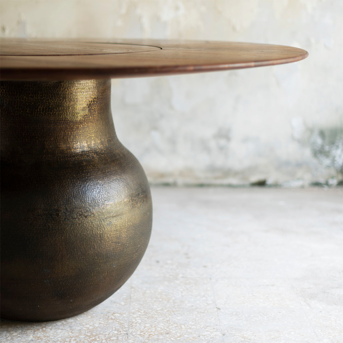 LOTA DINING TABLE