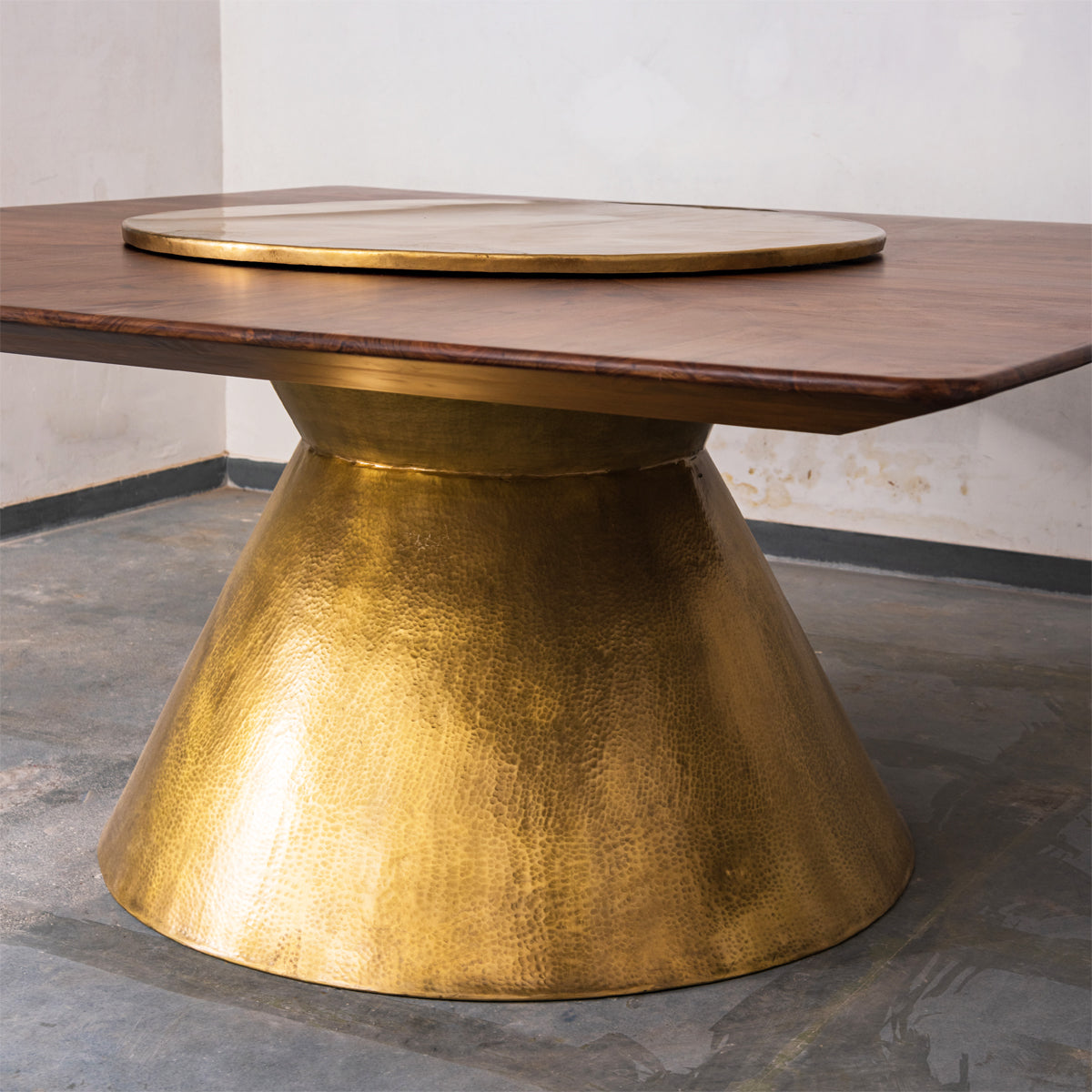 MATHAAR DINING TABLE (SQUARE)