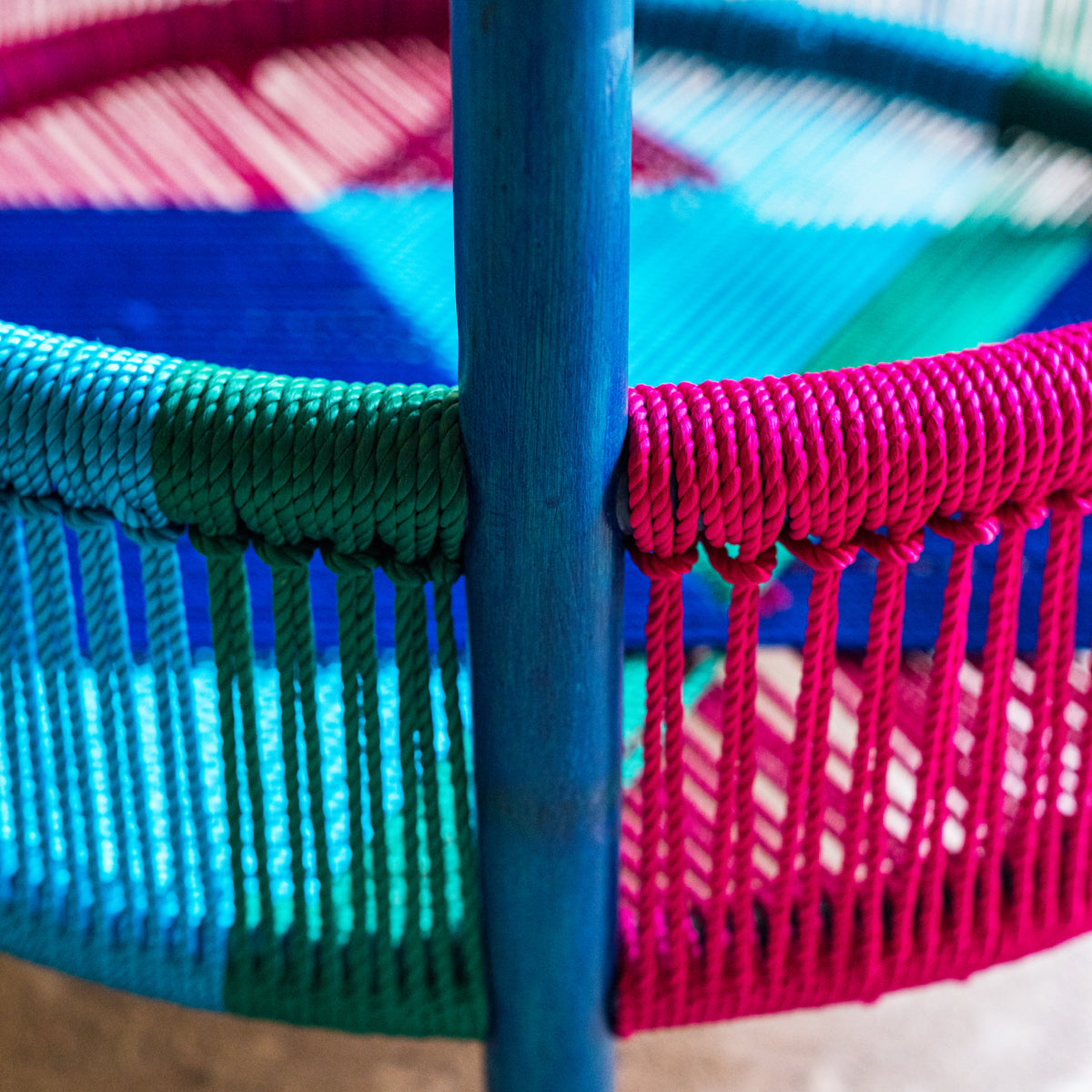 CIRCLE TABLE - SILK ROPE
