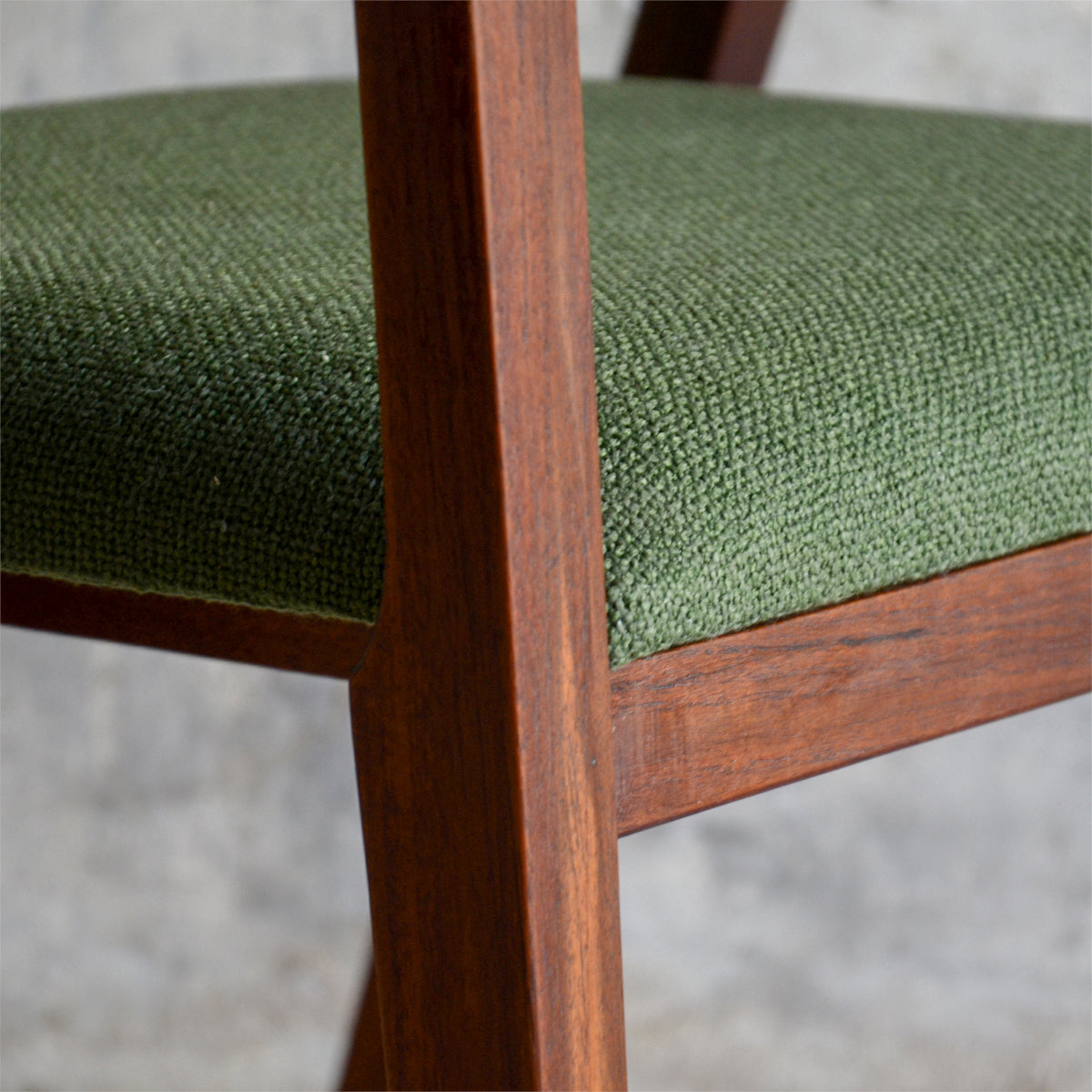 MATHAAR DINING CHAIR - GREEN