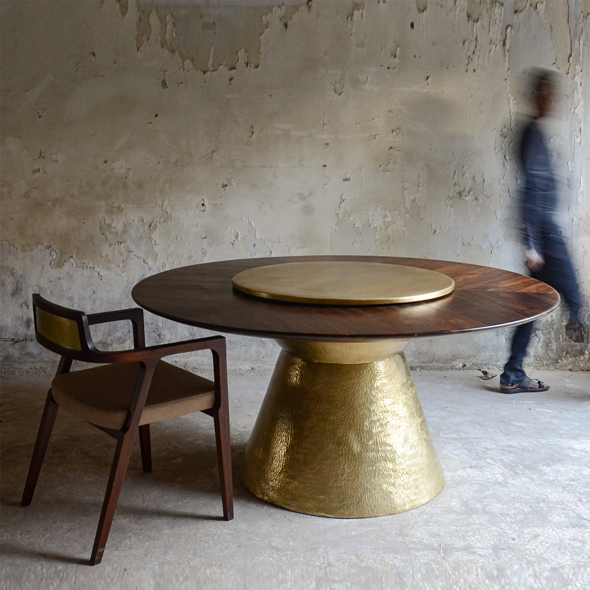 MATHAAR DINING TABLE (CIRCLE)